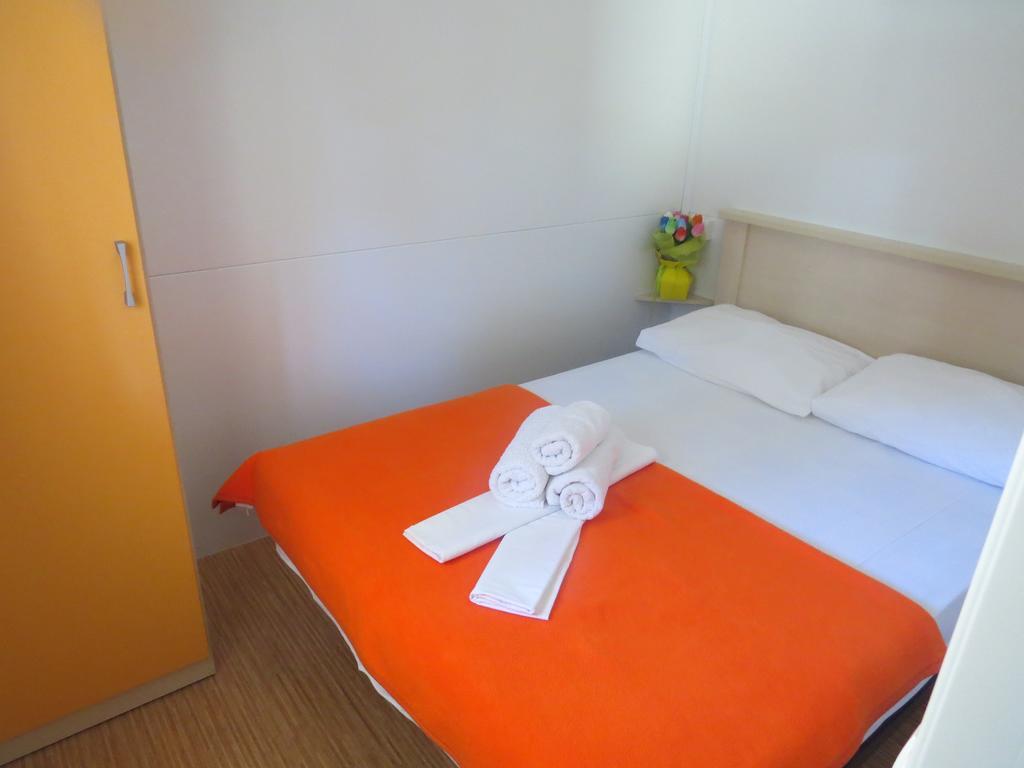 Camping Mia Bungalow & Mobile Home Биоград на Мору Стая снимка