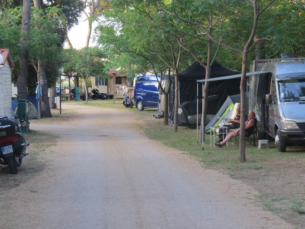 Camping Mia Bungalow & Mobile Home Биоград на Мору Стая снимка