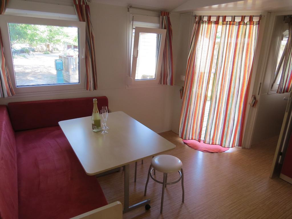 Camping Mia Bungalow & Mobile Home Биоград на Мору Екстериор снимка