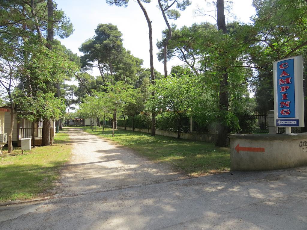 Camping Mia Bungalow & Mobile Home Биоград на Мору Екстериор снимка